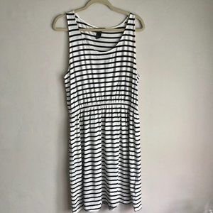 H&M / Back and White Stripe Jersey Style Dress